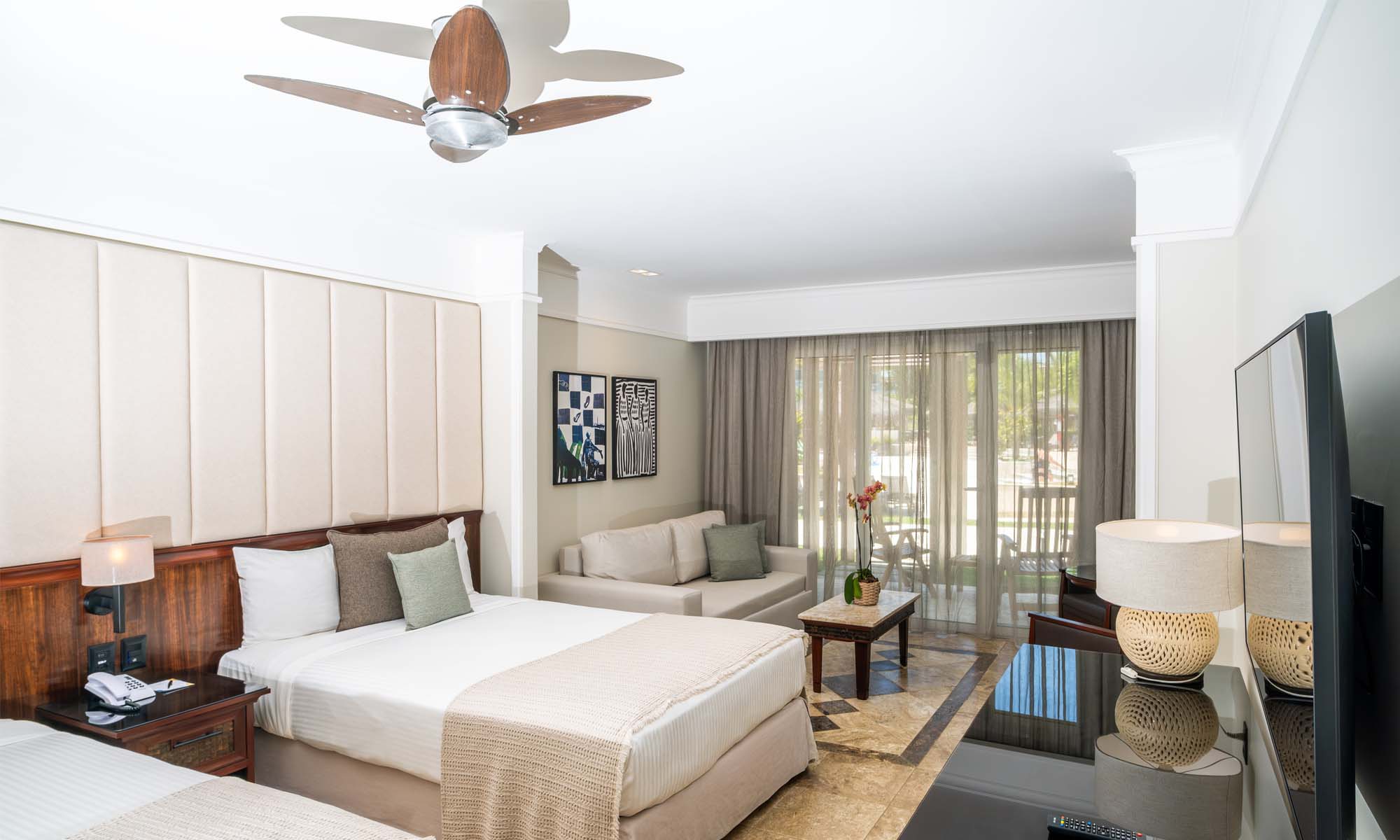 Junior Suite Pool Access